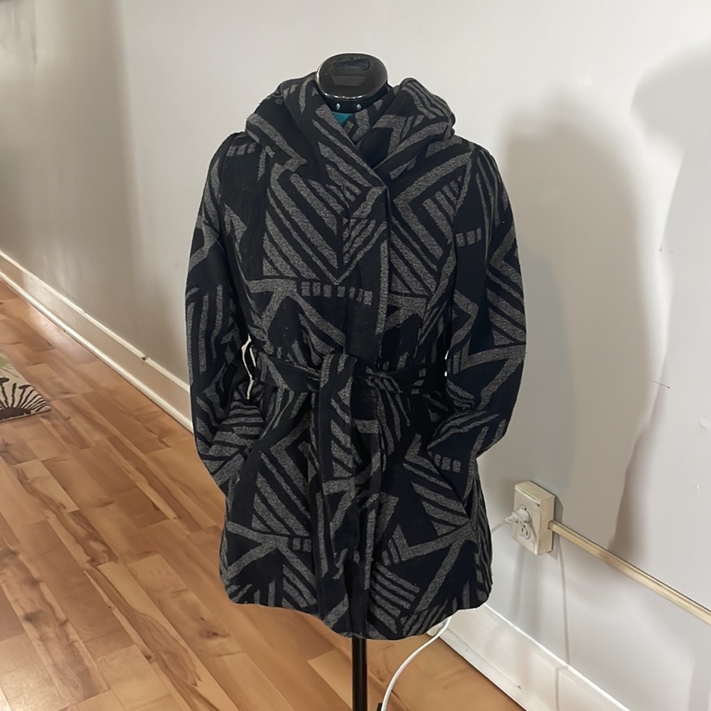 WARM GRAY BLACK GEOMETRIC COAT WITH HOOD perfect for snowy days - Picture 4 of 12